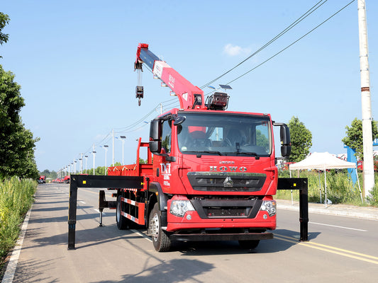 Howo 4×2 Changxing 8-ton 5-section Boom Truck Mounted Crane