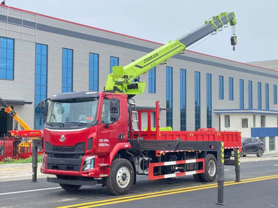 Liuzhou Automobile Chenglong equipped with Zoomlion crane