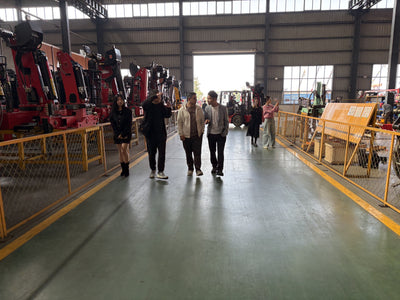 Foreign Customer Visit Report: Central Asian Delegation Visits Shenbai Automobile to Inspect Truck-Mounted Cranes