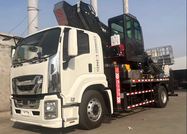 ISUZU 45m Aerial Work Platform