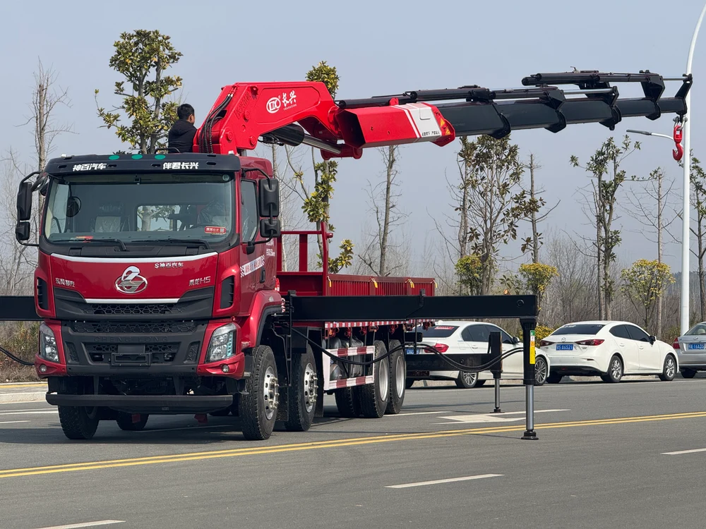 Dongfeng Liuzhou Motor 25 Ton Folding Boom Truck Crane (Changxing Crane) - View 6 - SHENBAI Auto
