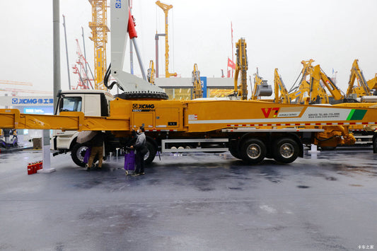 XCMG 8x4 Concrete Pump Truck - View 2 - SHENBAI Auto