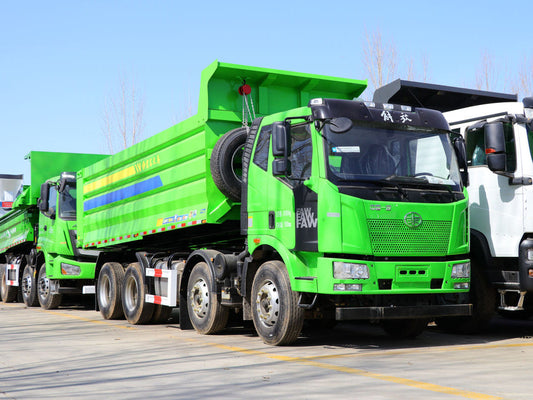 FAW Jiefang J6P 8x4 dump truck - front three-quarter view