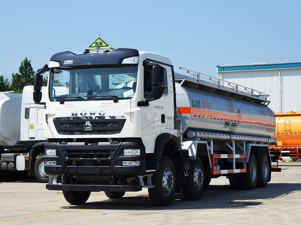 Sinotruk HOWO TX7 350HP 8×4 Flammable Liquid Tanker
