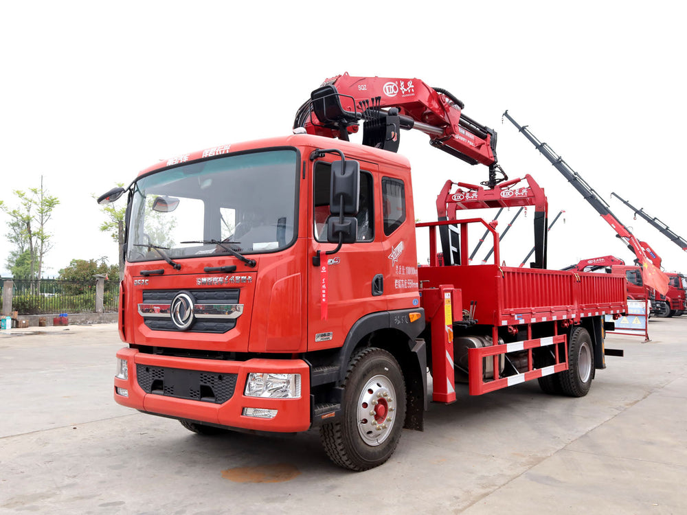 Dongfeng 4*2 changxing 8-ton Knuckle Boom Truck Crane