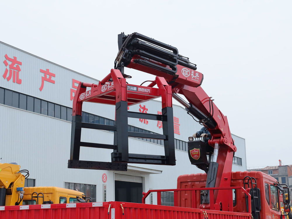 Dongfeng 4*2 changxing 8-ton Knuckle Boom Truck Crane