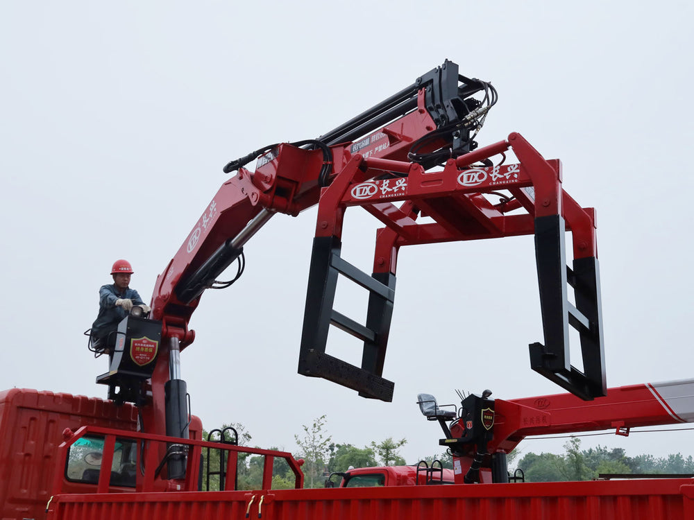 Dongfeng 4*2 changxing 8-ton Knuckle Boom Truck Crane