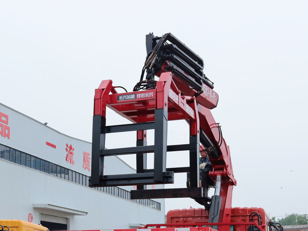 Dongfeng 4*2 changxing 8-ton Knuckle Boom Truck Crane