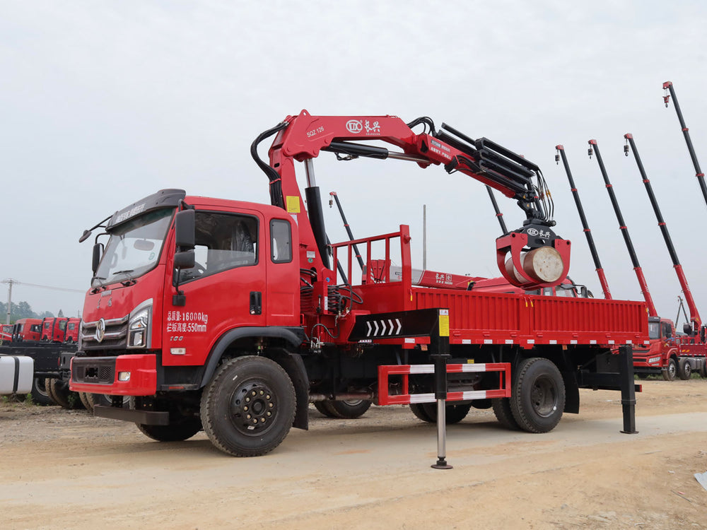 Dongfeng 4*2 changxing 6.3-ton folding boom truck crane