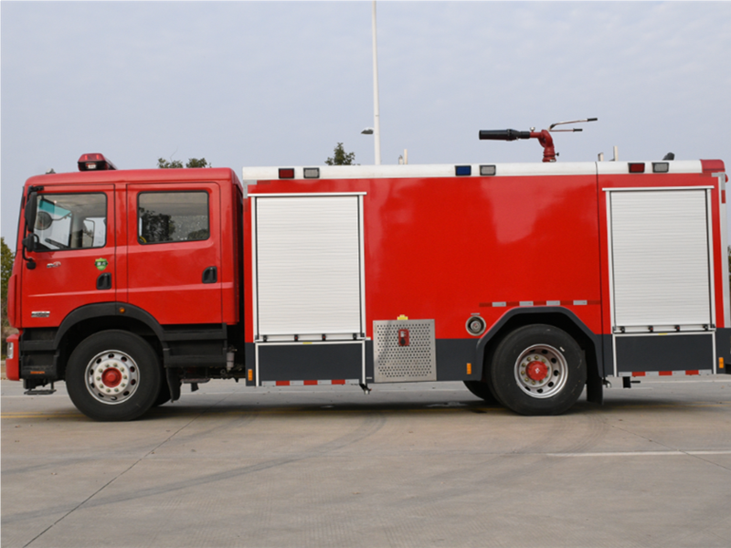 DONGFENG 8 TON WATER TANK FIRE TRUCK