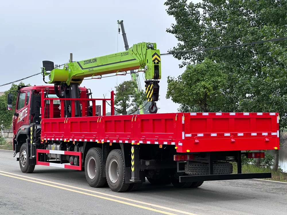 SINOTRUK HOWO MATE | Weichai 320HP | 6×4 | 9-speed | Zoomlion 14T 5-section Crane - View 6 - SHENBAI Auto