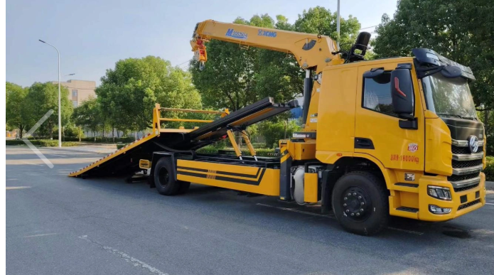 Wrecker truck with Crane