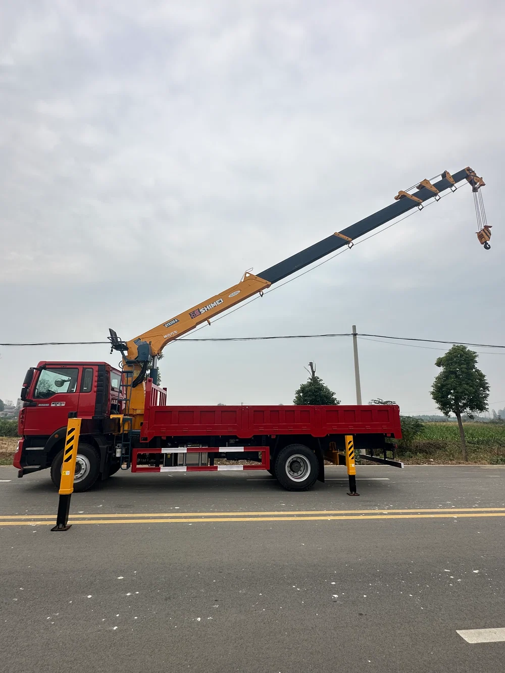 Howo 4×2 Shimei 8-ton 6-section Boom Truck Mounted Crane - View 6 - SHENBAI Auto