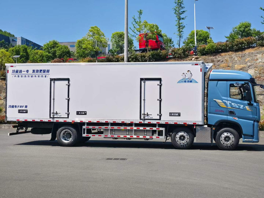 HOWO 6×2 30T Super Heavy Refrigerated Truck for Long Haul Cold Chain