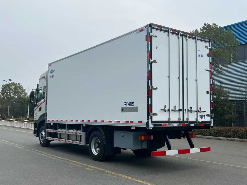 Dongfeng 4×2 8T Medium Duty Refrigerated Truck for Food Transport