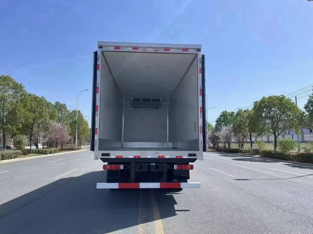FAW J6L 4×2 18T Heavy Duty Refrigerated Truck for Long Haul