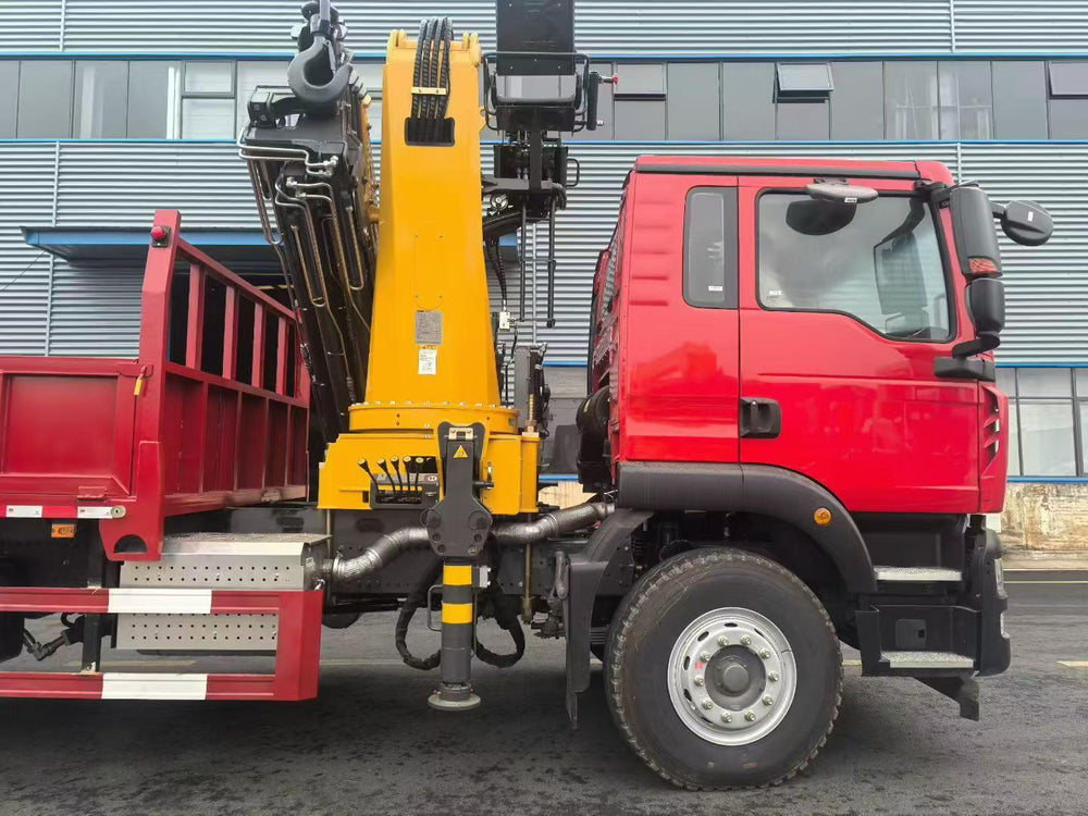 Sinotruk Howo TX 12T XCMG Folding Boom Lorry Crane