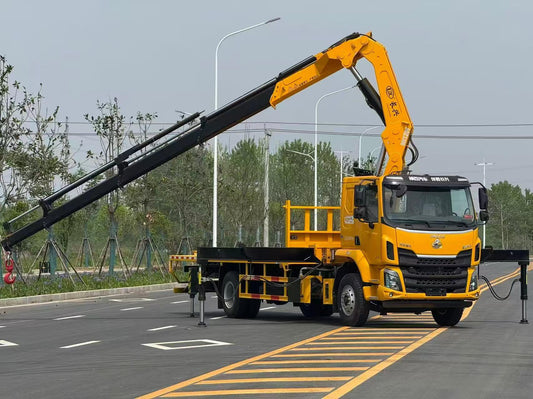 Dongfeng Liuzhou 16T Changxing Folding Boom Lorry Crane