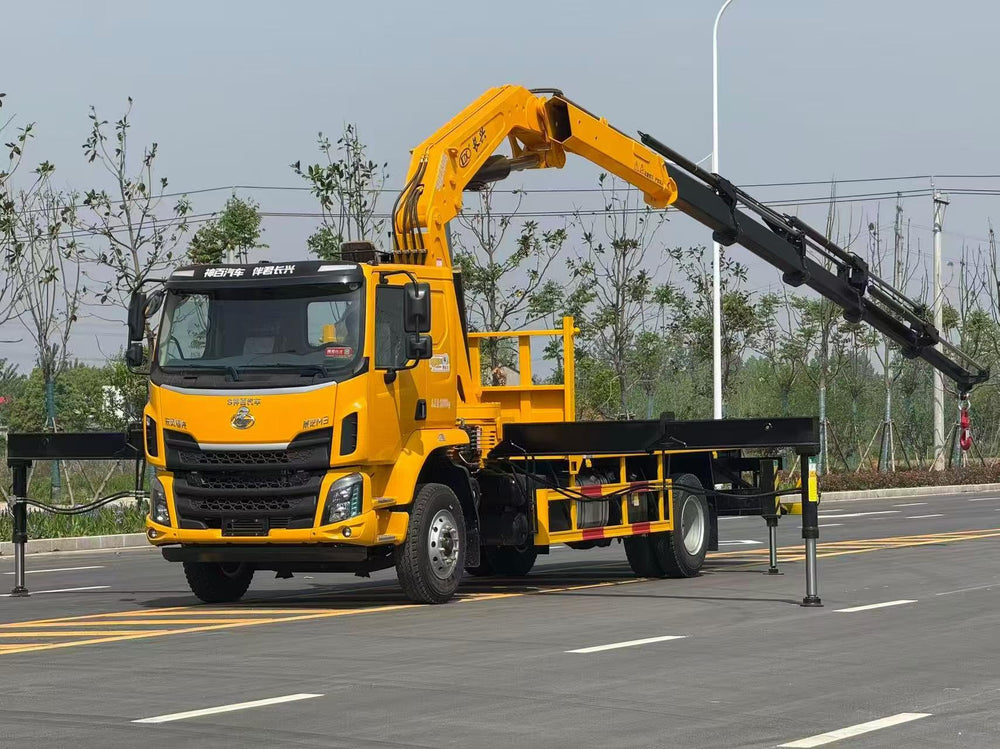Dongfeng Liuzhou 16T Changxing Folding Boom Lorry Crane