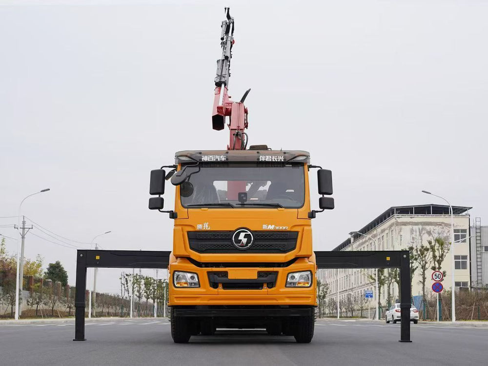 SHACMAN Changxing 12-ton Folding Boom Wrecker Truck with Crane