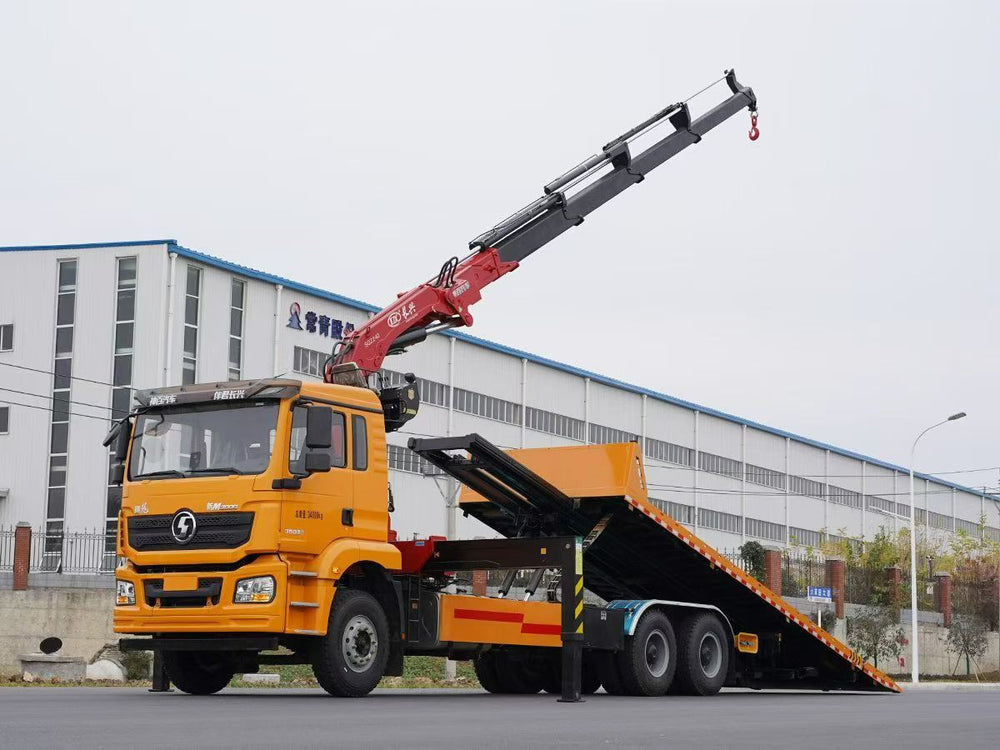 SHACMAN Changxing 12-ton Folding Boom Wrecker Truck with Crane