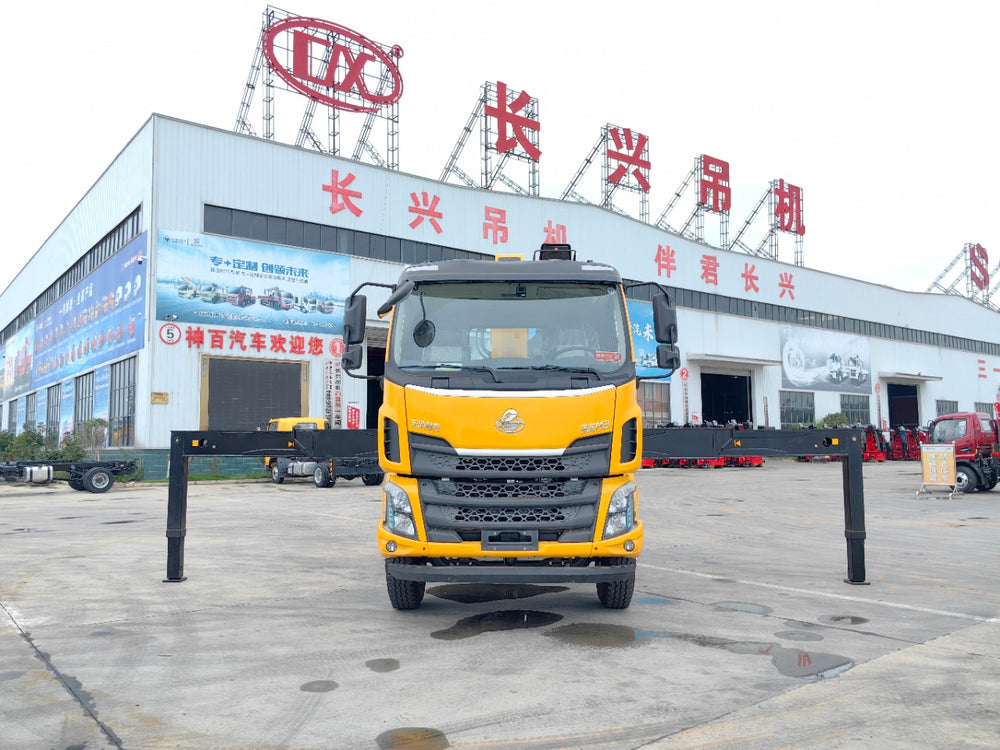 Dongfeng Short Wheelbase Wrecker With Crane