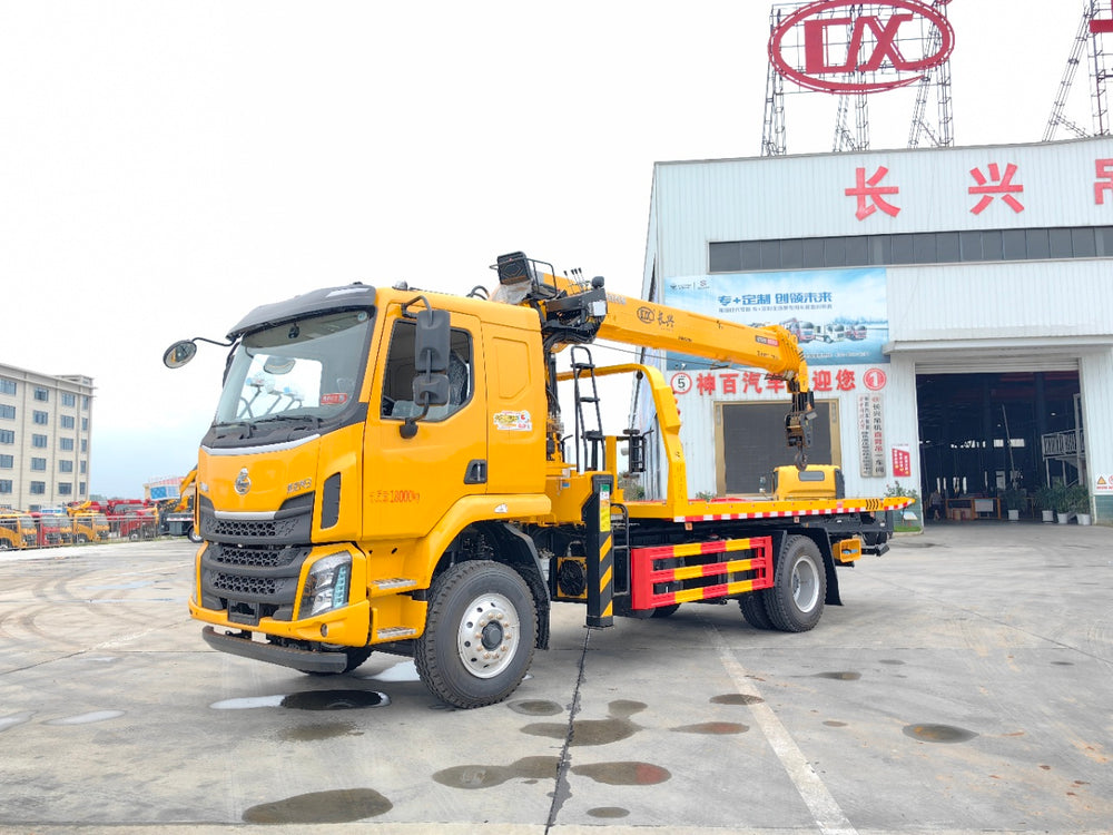 Dongfeng Short Wheelbase Wrecker With Crane