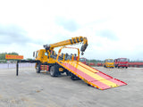 Dongfeng Short Wheelbase Wrecker With Crane