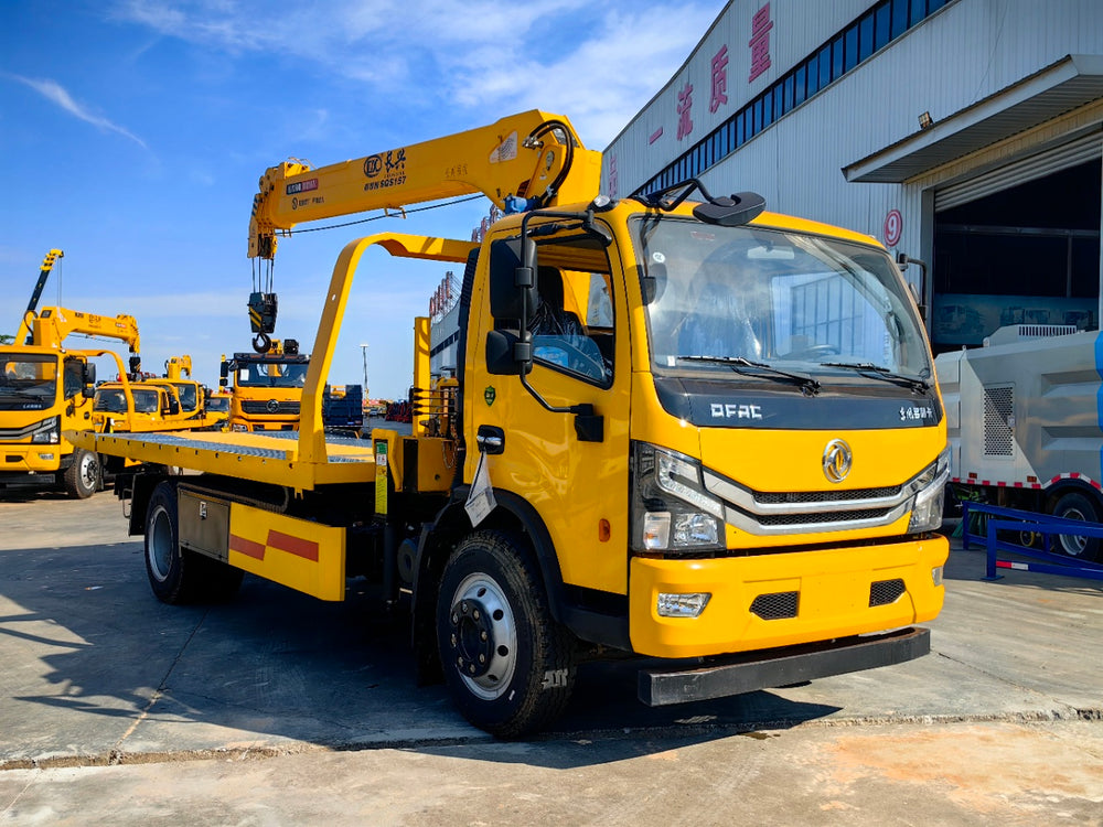 Dongfeng Dolica 4400 Wheelbase Wrecker Truck With Crane
