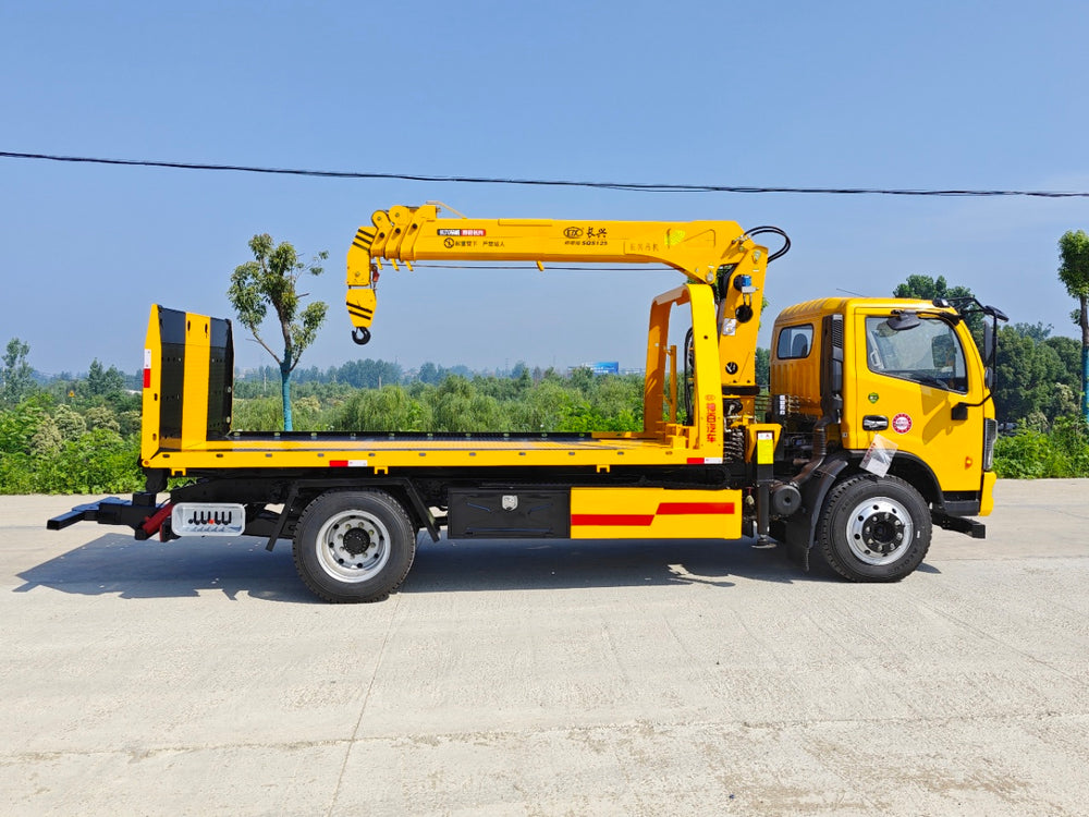 Dongfeng Dolica 4400 Wheelbase Wrecker Truck With Crane