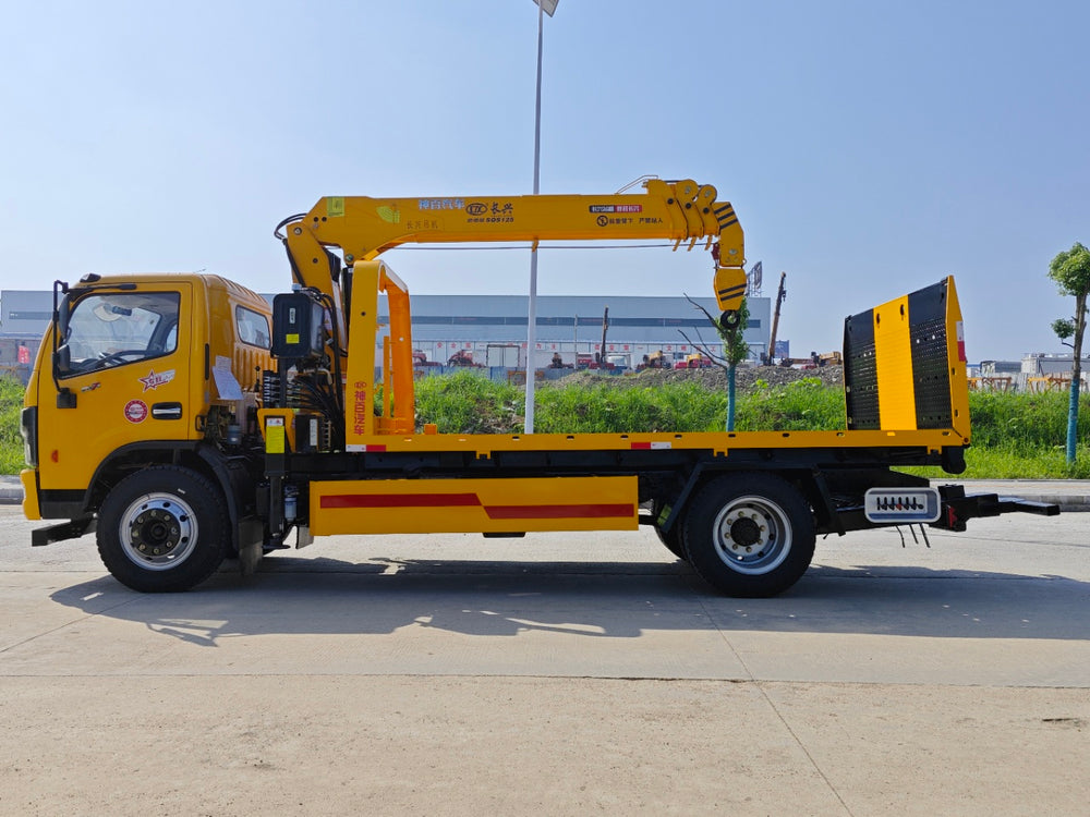 Dongfeng Dolica 4400 Wheelbase Wrecker Truck With Crane