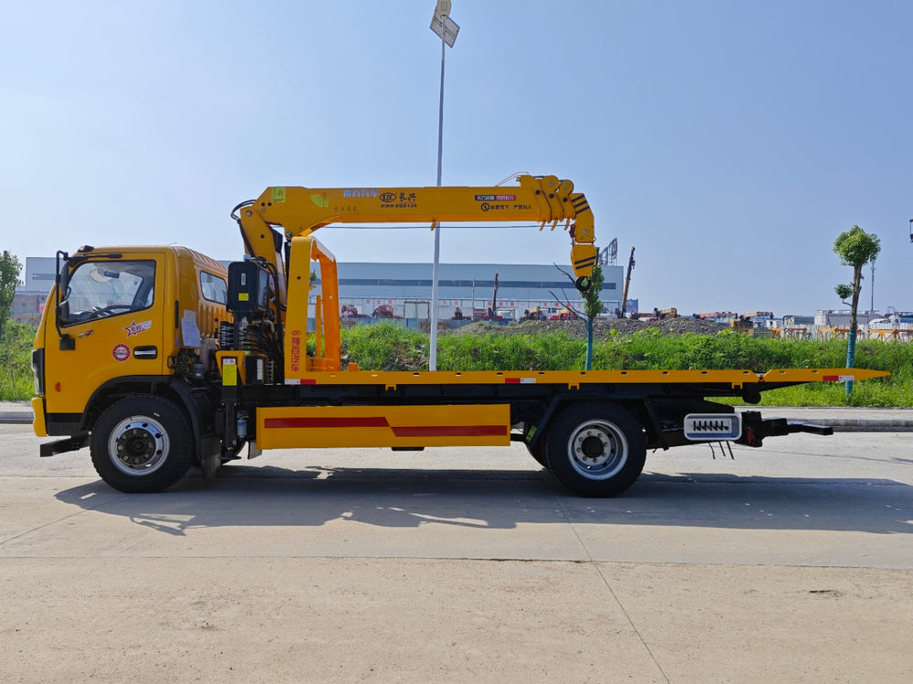 Dongfeng Dolica 4400 Wheelbase Wrecker Truck With Crane