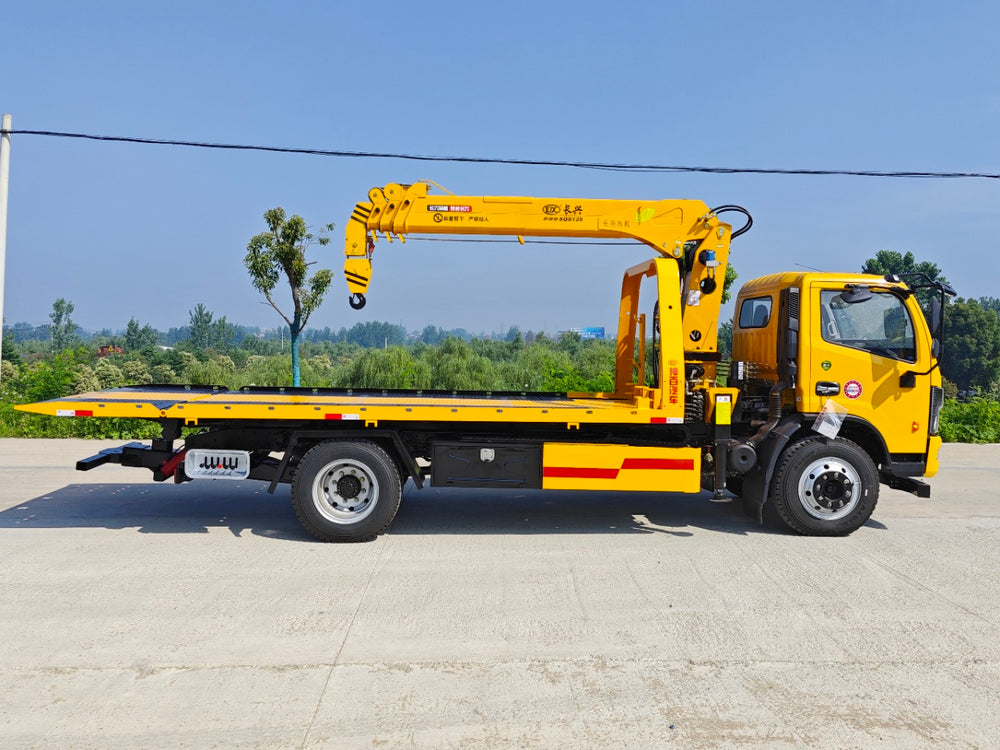 Dongfeng Dolica 4400 Wheelbase Wrecker Truck With Crane