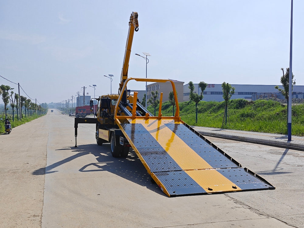 Dongfeng Dolica 4400 Wheelbase Wrecker Truck With Crane