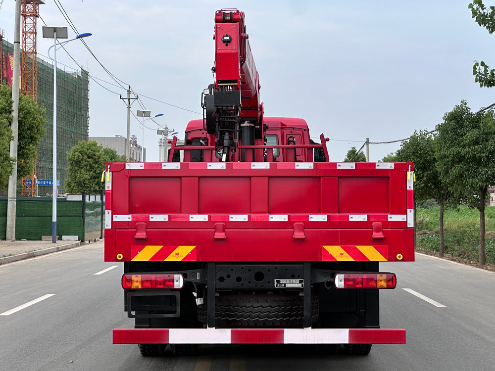 HOWO 8×4 SANY 14-ton 5-section Boom Truck Mounted Crane