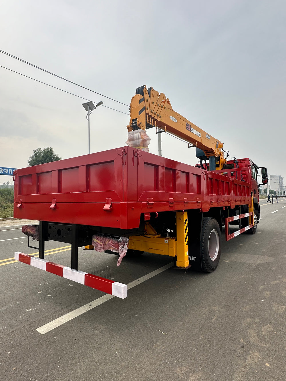 Howo 4×2 Shimei 8-ton 6-section Boom Truck Mounted Crane