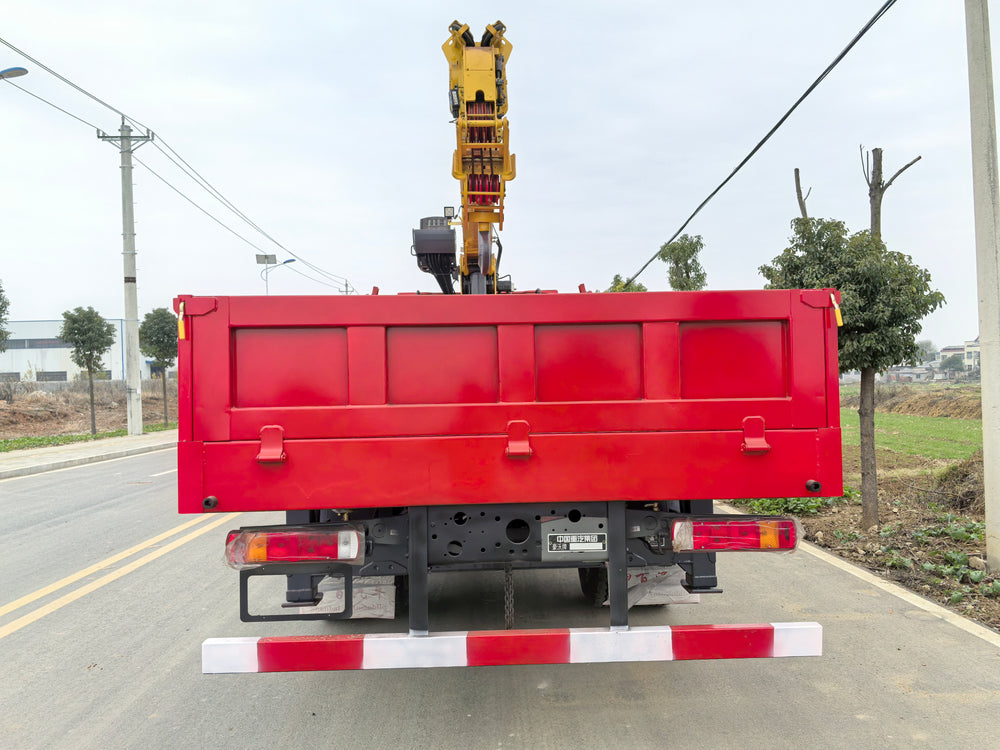 Howo 4×2 XCMG 8-ton 5-section Boom Truck Mounted Crane