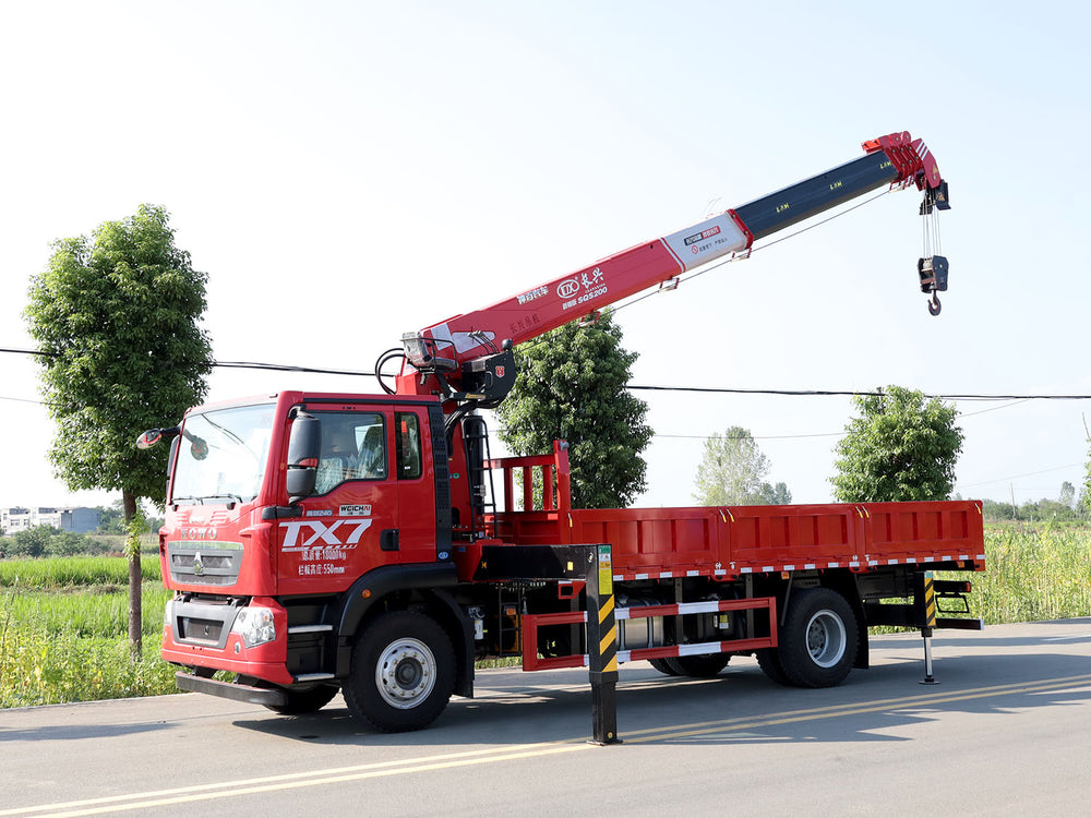Howo 4×2 Changxing 8-ton 5-section Boom Truck Mounted Crane