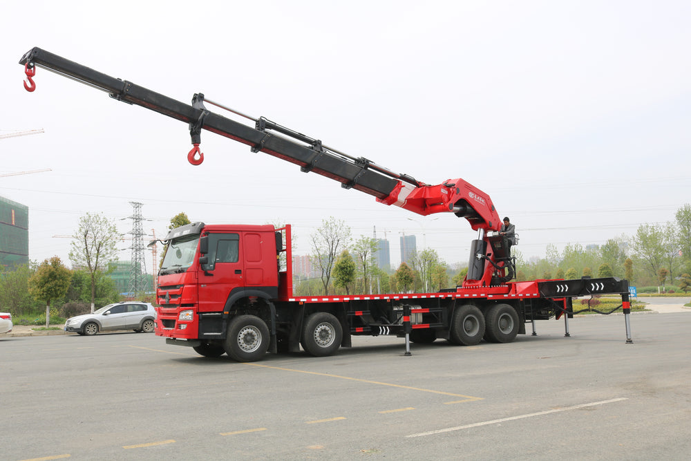 Sinotruk Howo Changxing 110-ton Folding Arm Truck-mounted Crane (Rear-mounted)