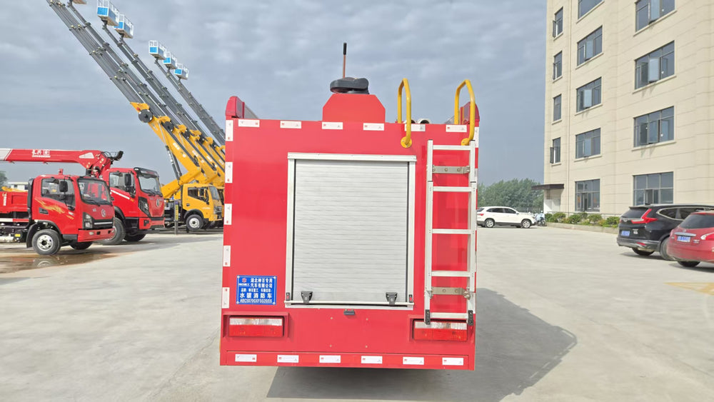 Dongfeng Dolica D6 Double Row Cab Water Tank Fire Truck