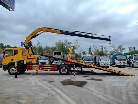 DongFeng 8T Wrecker Truck with Crane - View 2 - SHENBAI Auto