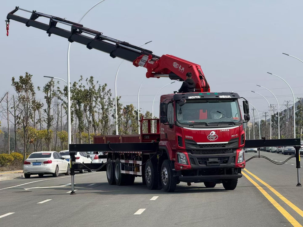 Liuzhou Motor changxing 8×4 25-ton 7-section folding boom truck crane - View 3 - SHENBAI Auto