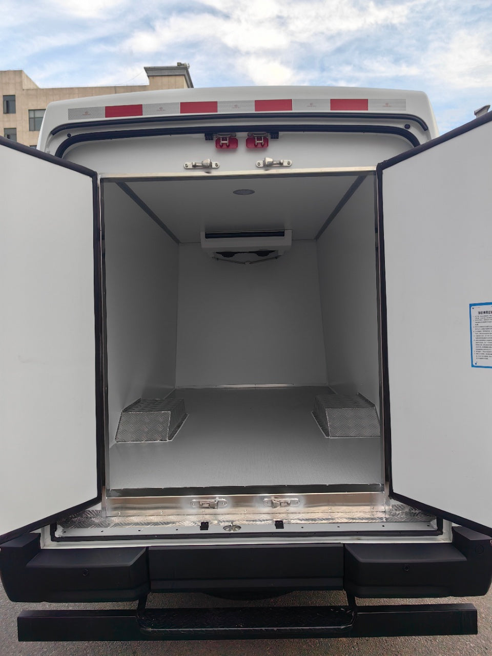 IVECO Long Wheelbase High Roof Refrigerated Van Spec Sheet