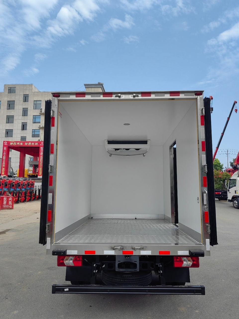 JMC New Kairun Half-row Cab 3.7m Refrigerated Truck