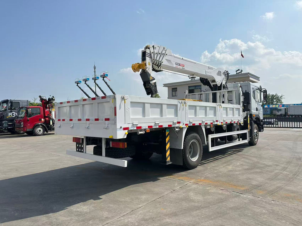 Dongfeng Euro3 4×2 Changxing 8Ton 6-section Telescopic Crane