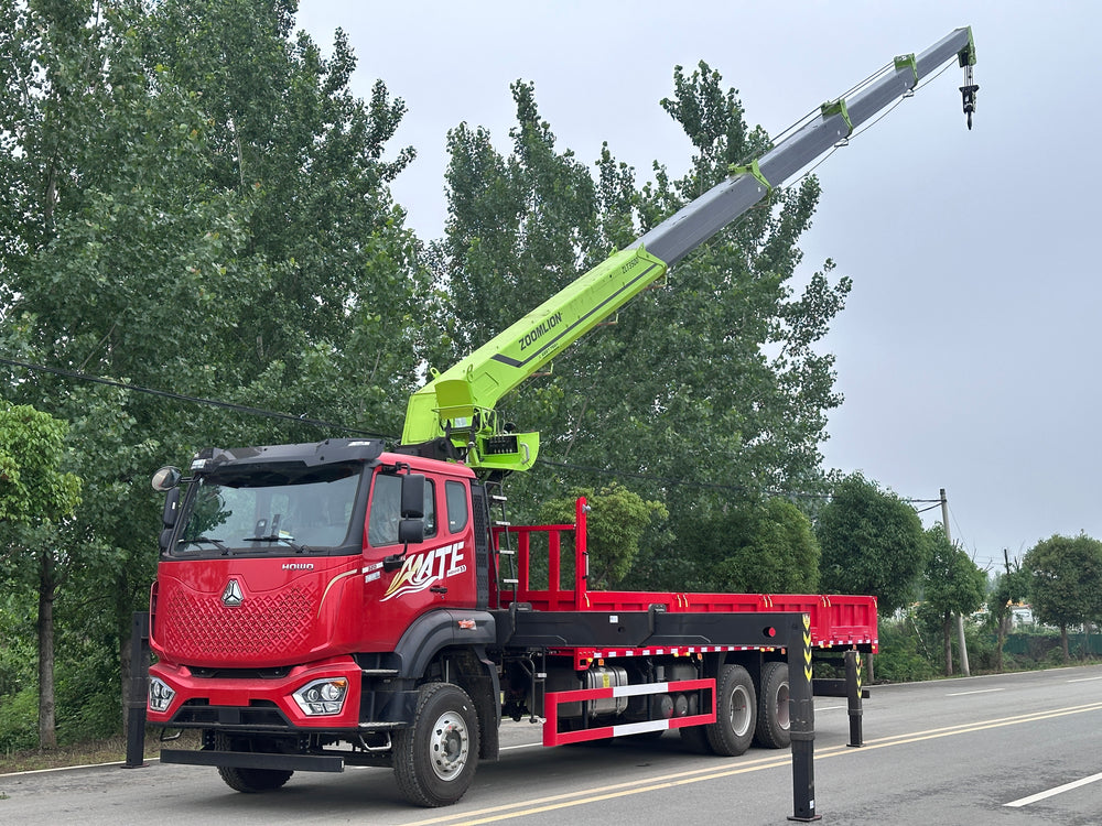 SINOTRUK HOWO MATE | Weichai 320HP | 6×4 | 9-speed | Zoomlion 14T 5-section Crane