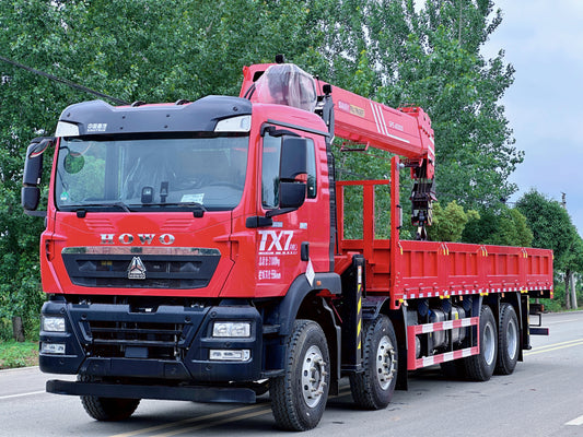 SINOTRUK HOWO 8×4 | Weichai 380HP | SANY 16 Ton 5-Section Crane