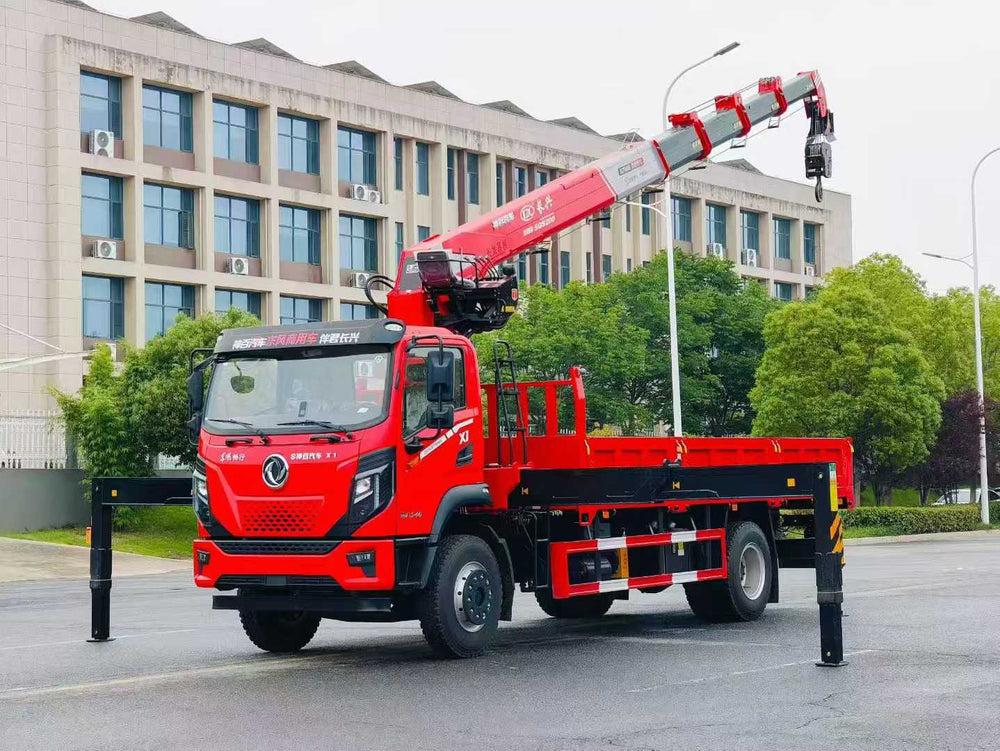Dongfeng 4×2 Changxing 8-ton 5-section boom truck crane