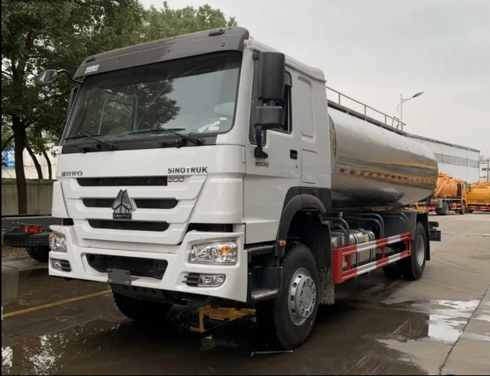 SINOTRUK HOWO 4x2 Fresh Milk Transport Tanker