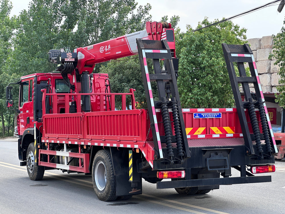 Sinotruk Howo 8-ton 4-section boom truck crane - View 5 - SHENBAI Auto